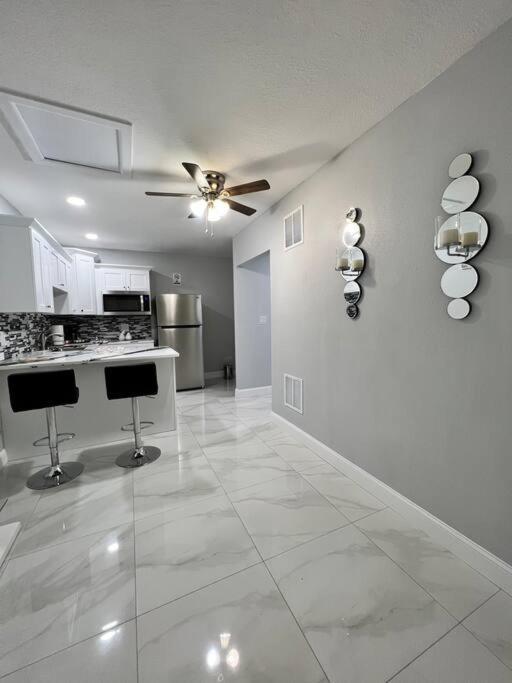 Grey Novo Studio + Free-Parking&Wifi Tampa Bagian luar foto